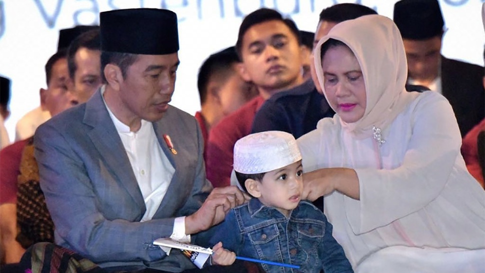 Jan Ethes & Cara Jokowi Ungguli Prabowo dalam Kampanye di Medsos