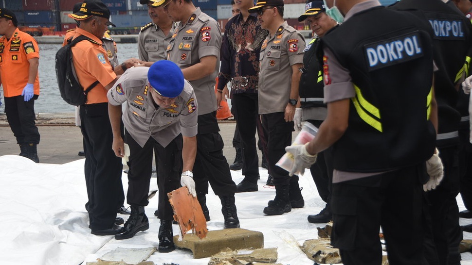 Hari Kedua Evakuasi Lion Air JT-610, 2 Kantong Jenazah Ditemukan