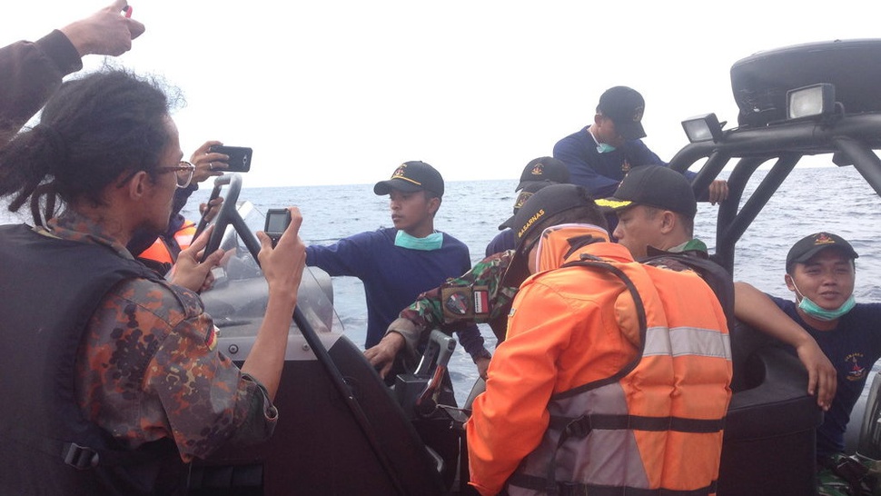 Ibu Korban Sambangi Posko Terpadu Evakuasi Lion Air JT-610