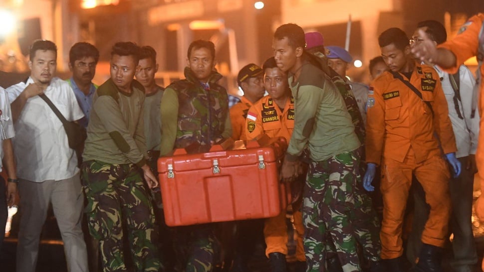 Basarnas Serahkan Barang Temuan Korban Lion Air JT-610 ke KNKT