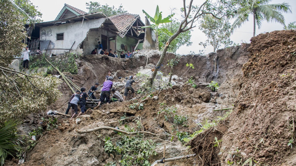 Longsor dan Banjir Melanda Sebagian Wilayah Sukabumi