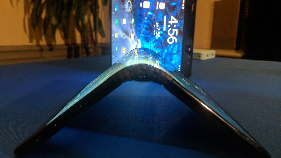 Smartphone Layar Lipat OPPO akan Diperkenalkan di MWC 2019?