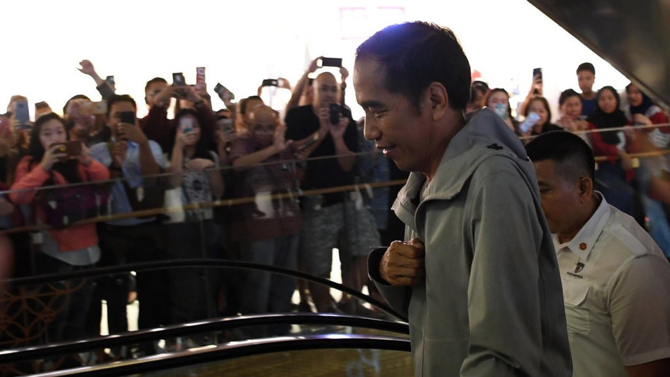 Jokowi Hitung Dukungan di Jawa Barat Melalui Jabat Tangan