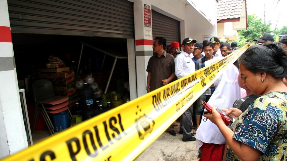 Ada Bercak Darah di Celana Terduga Pembunuh Satu Keluarga di Bekasi