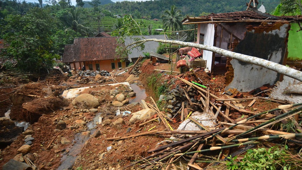 BMKG: Hujan Lebat, Waspadai Banjir dan Longsor di Jawa Hingga NTT