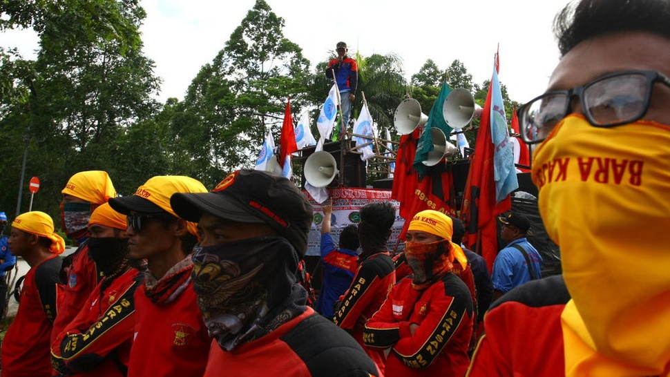 Sempat Ditangkapi Polisi, Buruh Tetap Demo Tolak UU Ketenagakerjaan