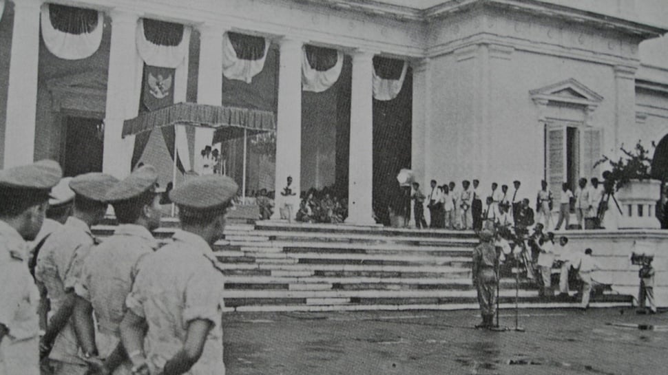 Isi Dekrit Presiden 5 Juli 1959: Sejarah, Alasan, Tujuan, & Dampak