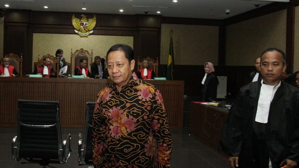 KPK Tuntut Mantan Bupati Kepulauan Sula 12 Tahun Penjara