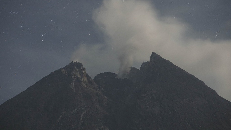 Gunung Merapi Sempat Keluarkan Lava Pijar, Warga Diminta Tenang