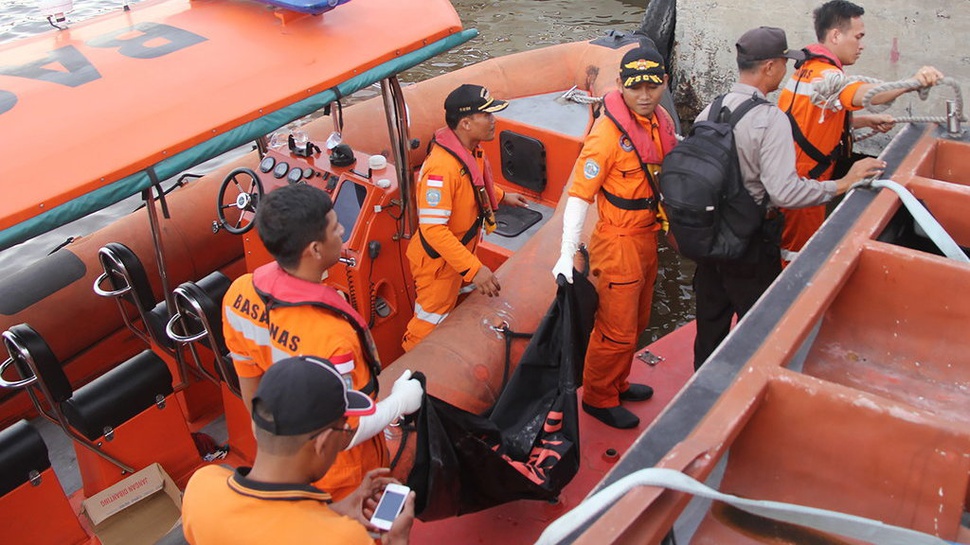 Basarnas Mataram Hentikan Pencarian Empat Korban Kecelakaan Kapal