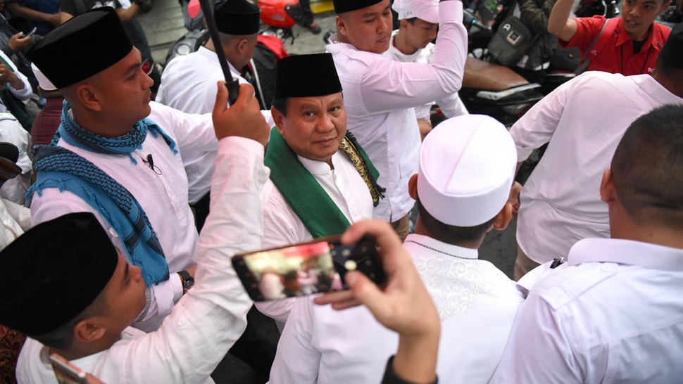 Prabowo Hadiri Maulid Nabi di Masjid Kwitang