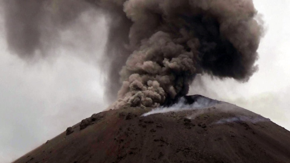 Aktivitas Gunung Anak Krakatau Masih Tinggi & Berpotensi Longsor