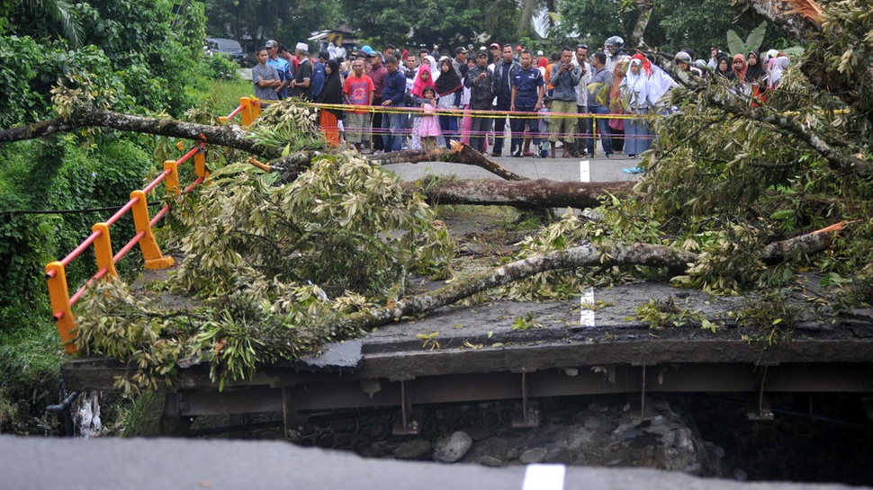 Jembatan Padang-Bukittinggi Ambruk, Polisi Rilis Jalur Alternatif
