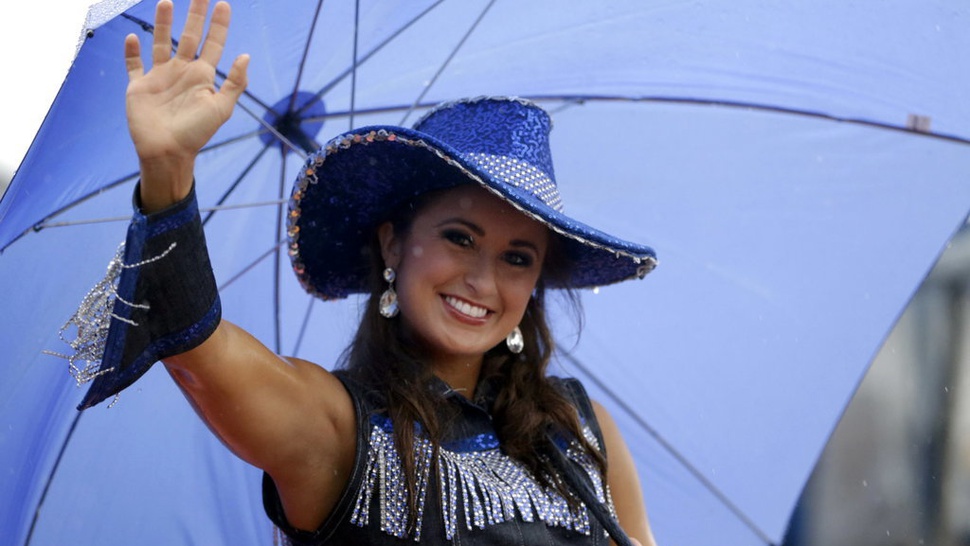 Diduga Kirim Foto Telanjang ke Siswa, Eks Miss Kentucky Ditangkap