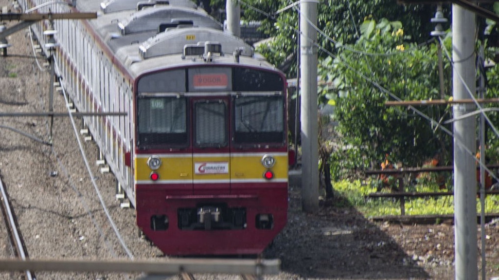 Dua Gerbong KRL Jakarta-Bogor Terguling dari Rel