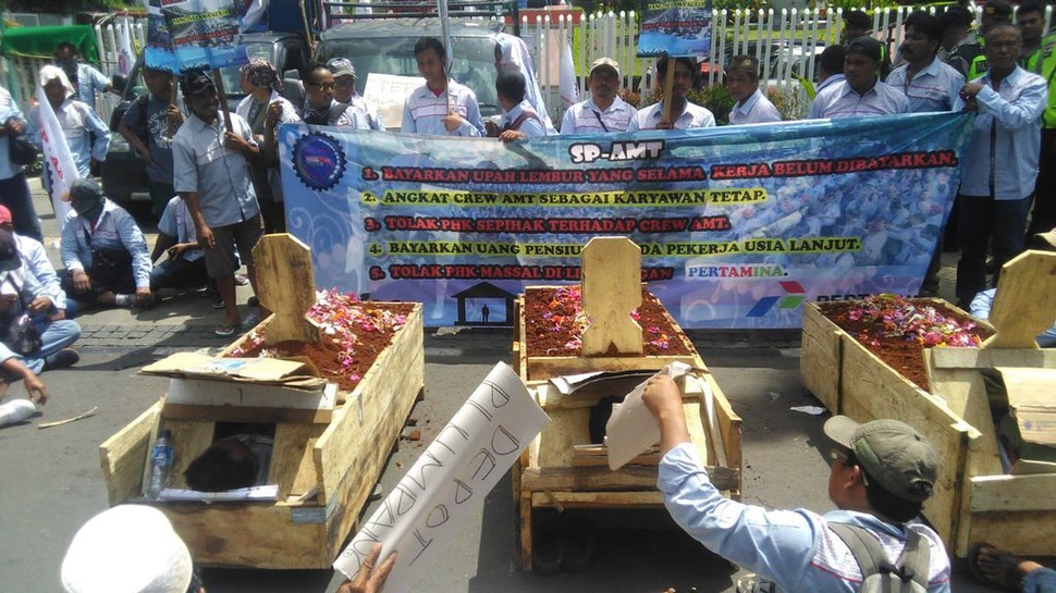 Aksi di Istana, Awak Mobil Tangki Pertamina Minta Ditemui Jokowi