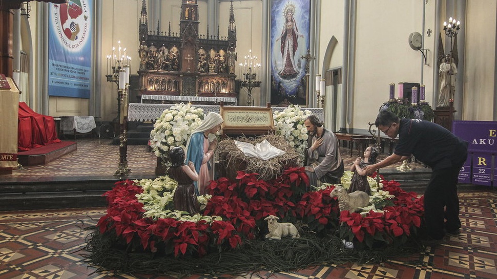 Pesan Anies Saat Kunjungi Gereja Katedral di Malam Natal 2018