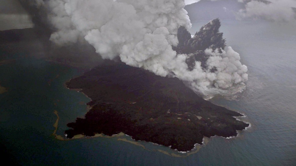 Gunung Anak Krakatau Siaga, Zona Bahaya Dinaikkan Jadi Radius 5 KM