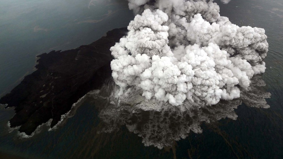 Longsor Gunung Anak Krakatau Seluas 64 Hektar Diduga Picu Tsunami