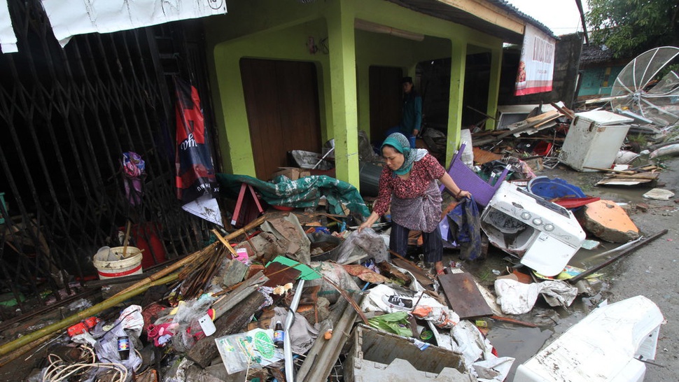 Dampak Tsunami: Listrik Masih Padam di Desa Sumber Jaya, Pandeglang