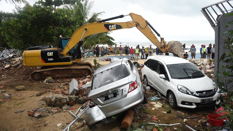 Jalan Anyer Ditarget 3 Hari Bersih dari Reruntuhan Akibat Tsunami