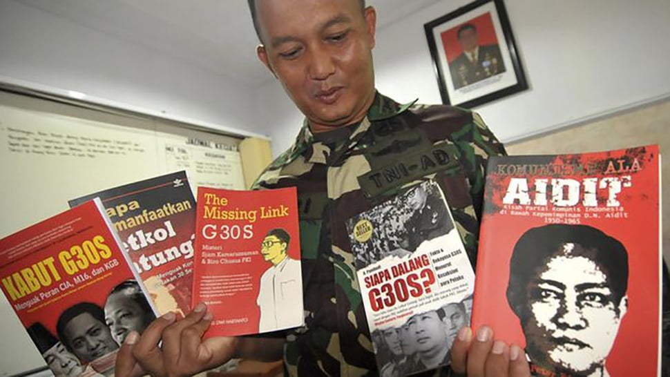 Razia Buku Kiri demi Hapus Stigma Jokowi PKI