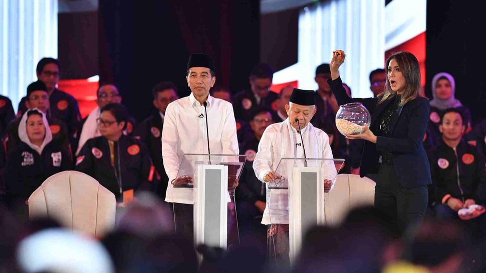 Jokowi Sebut Gaji PNS Sudah Cukup dalam Debat Pilpres 2019