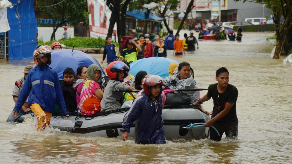 Banjir Sulsel Landa 53 Kecamatan, 8 Warga Tewas & Ribuan Mengungsi