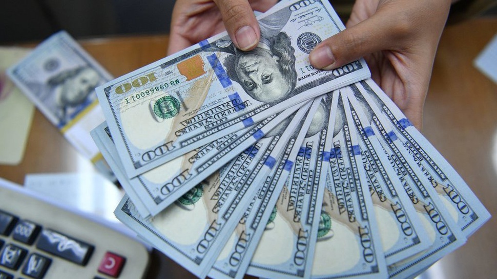 Rupiah Melemah Mendekati Rp14.000 Per Dolar AS Pagi Ini