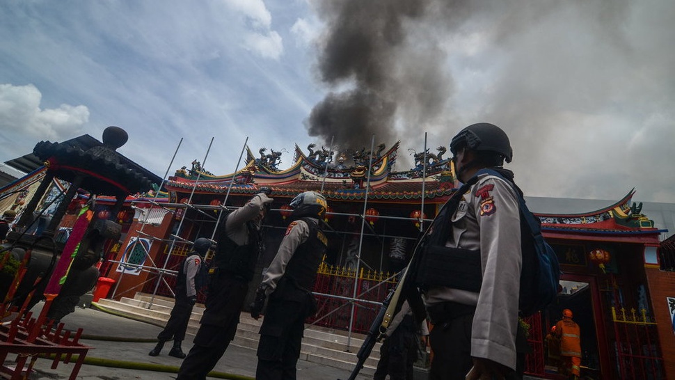 Petugas Berhasil Padamkan Kebakaran Vihara Samudra Bhakti Bandung