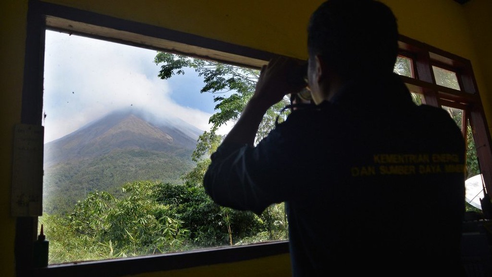 PVMBG Kaji Penurunan Status Siaga Gunung Karangetang di Sulut