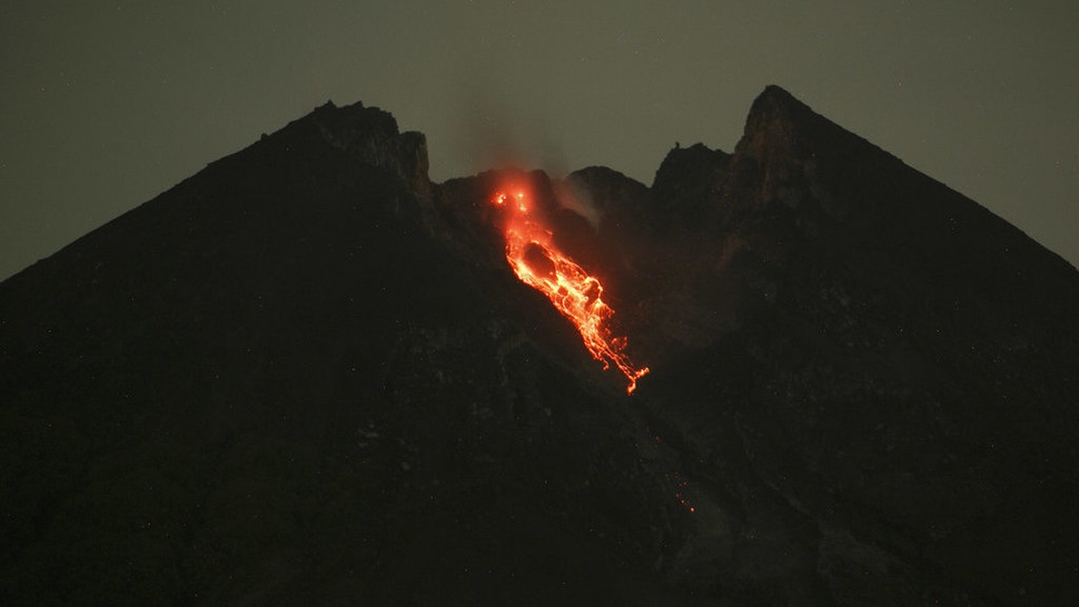 Gunung Merapi Luncurkan 2 Guguran Lava Sejauh 500-600 Meter