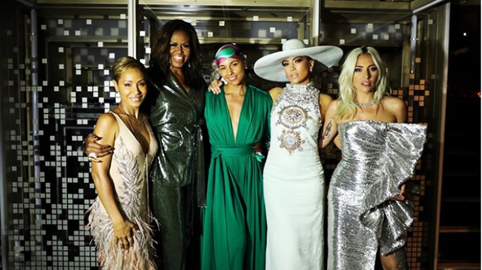 Michelle Obama, Lady Gaga, JLo & Jada Smith Buka Grammy Awards 2019