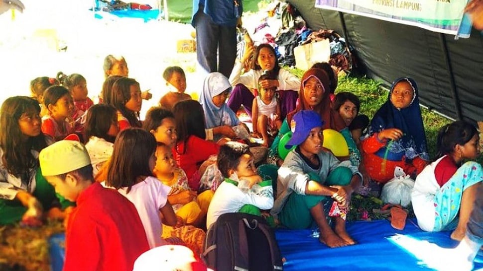 Anak-anak Korban Tsunami Lampung Ikuti Lomba Mewarnai dari Dinsos