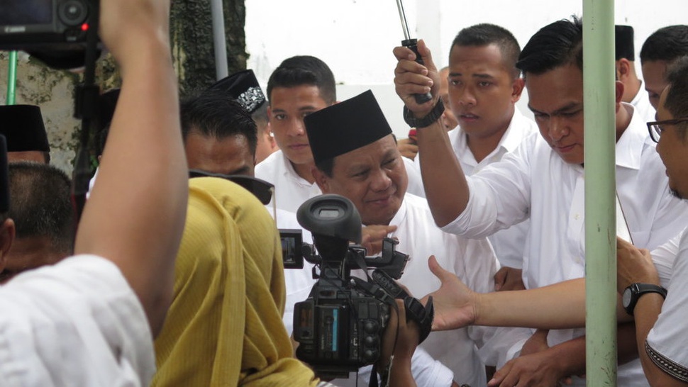 Prabowo Salat Jumat, Gerindra: Hadapnya ke Kiblat Bukan ke Kamera