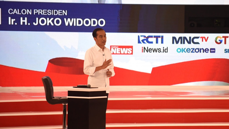 Jokowi Bantah Tudingan Gunakan Earpiece Saat Debat Kedua Capres