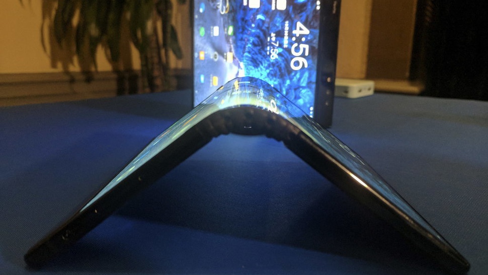 Galaxy Fold: Layar Lipat di Tengah Mandeknya Inovasi Smartphone