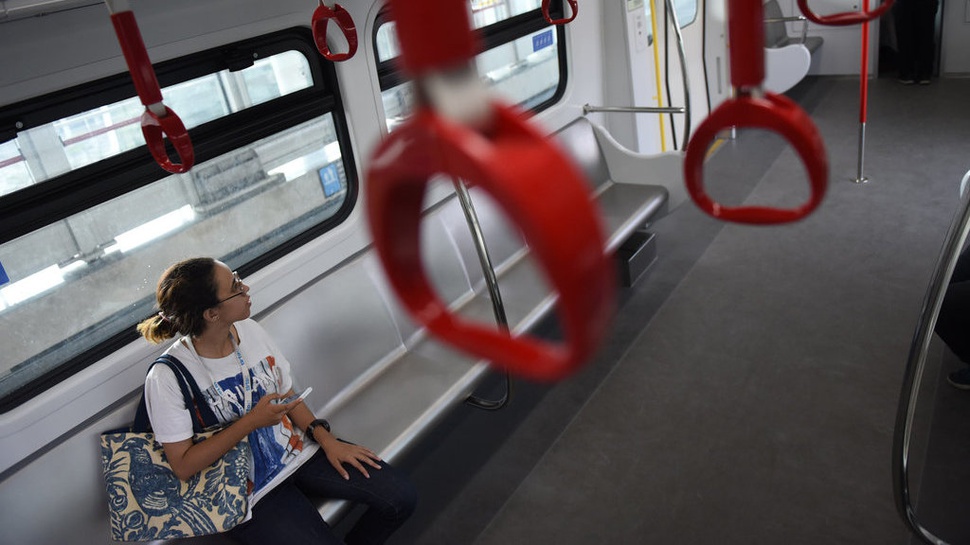 Melihat Jakarta dari Kaca LRT
