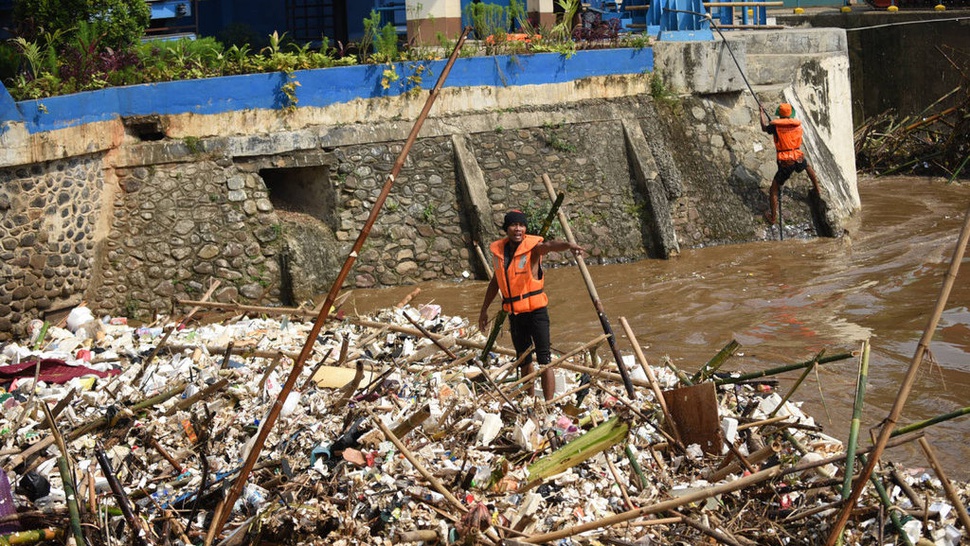 Walhi: Pergub Naturalisasi Belum Jamin Penanganan Sungai Jakarta