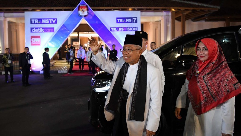 Kartu Sakti Jokowi Dikritik Kubu Prabowo, Ma'ruf: Tidak Apa-Apa