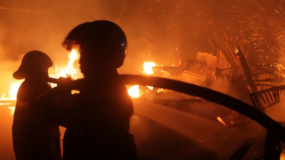 Polisi Menduga Kebakaran di Pasar Minggu karena Api Lilin