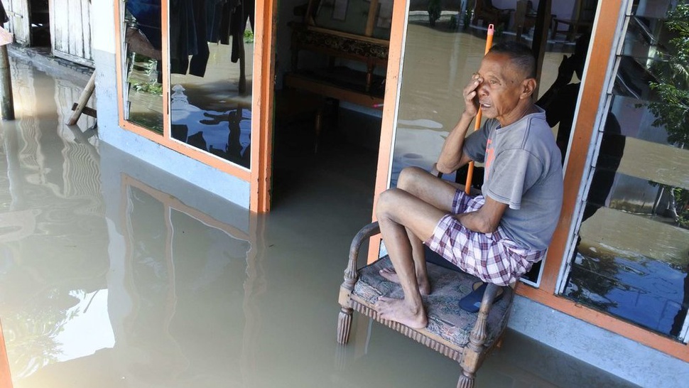Ratusan Warga Dievakuasi akibat Banjir di Jember