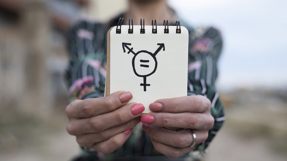 Kisah Transgender Bisa Punya E-KTP: Terkendala Stigma & Birokrasi
