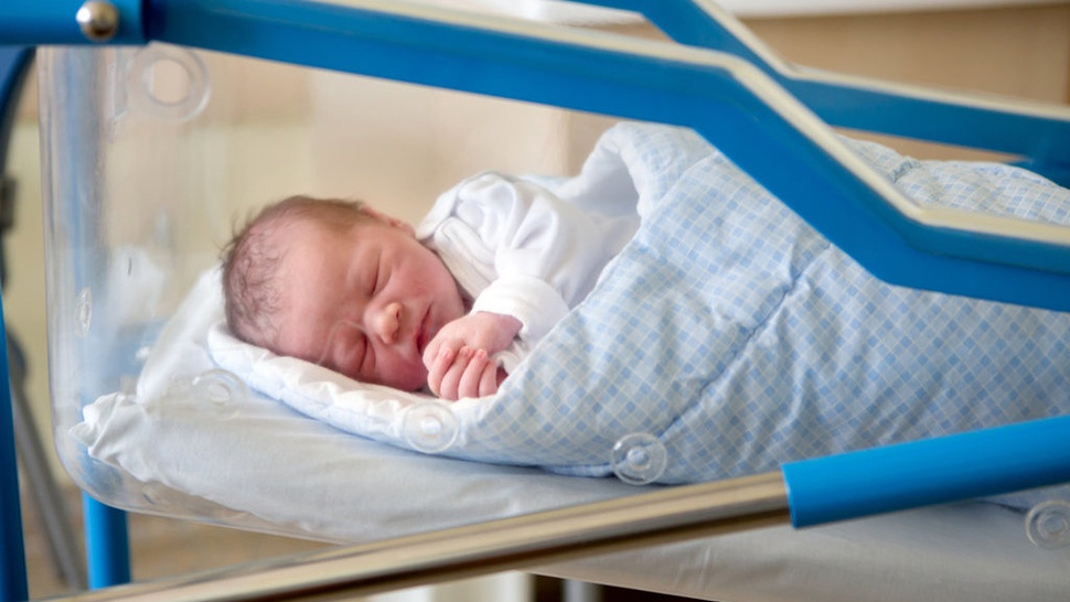 Penyebab Kepala Bayi Peyang, Tanda-Tanda dan Cara Mengatasinya