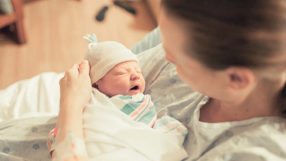 Bolehkah Ibu Positif COVID-19 Memberikan ASI Kepada Bayi?