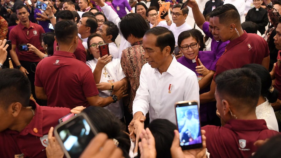 Soroti Isu TKA, Jokowi Bandingkan RI dengan Malaysia dan Singapura