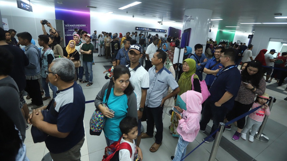 Tamasya Akhir Pekan ke MRT Jakarta