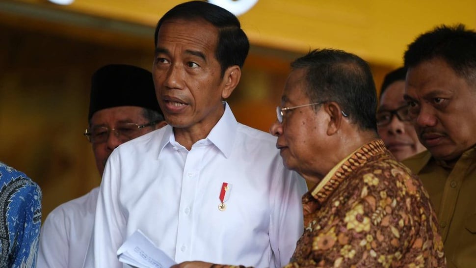 Rapor Merah Neraca Dagang RI: Siapa Menteri yang Diganti Jokowi?