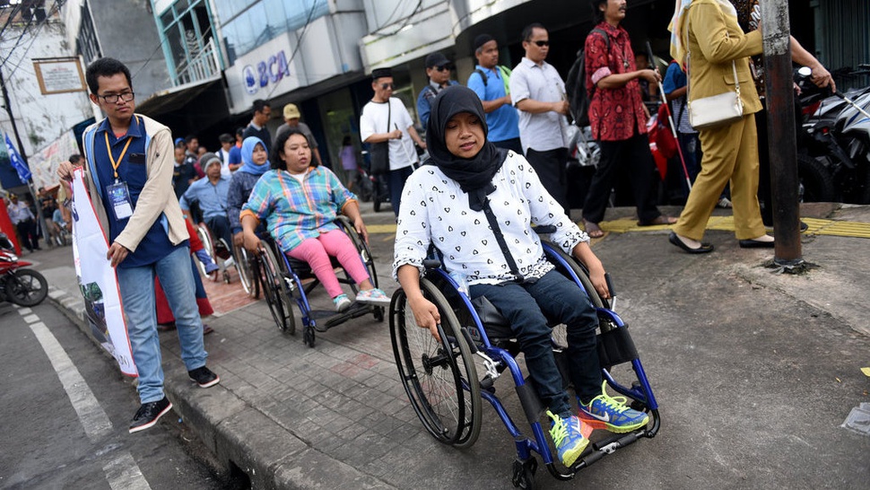 Dinsos DKI Jakarta Distribusikan 198 Alat Bantu untuk Disabilitas