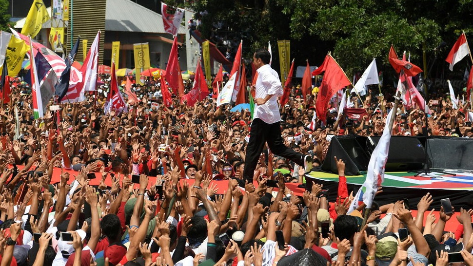 Kampanye di Banyumas, Jokowi Naik Helikopter Temui Warga